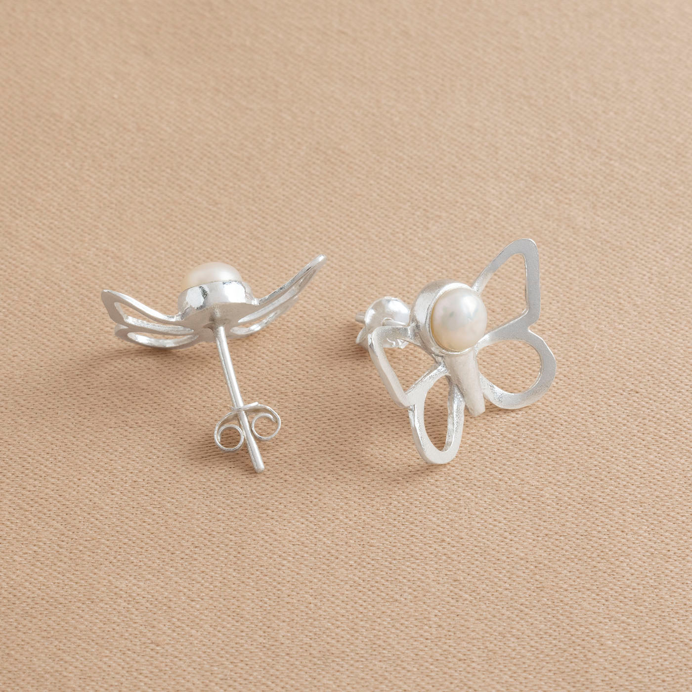 MARIPOSA SILUETA CON PERLA